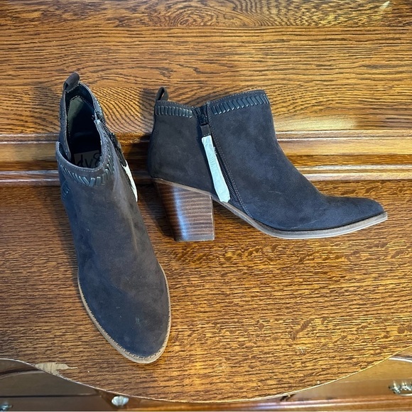DV8 by Dolce Vita Jace Bootie Leather Suede Western NWOT 3” Chunky Heel Size 9.5 - Picture 2 of 10